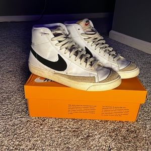 NIKE BLAZER MID ‘77 (SIZE 10)